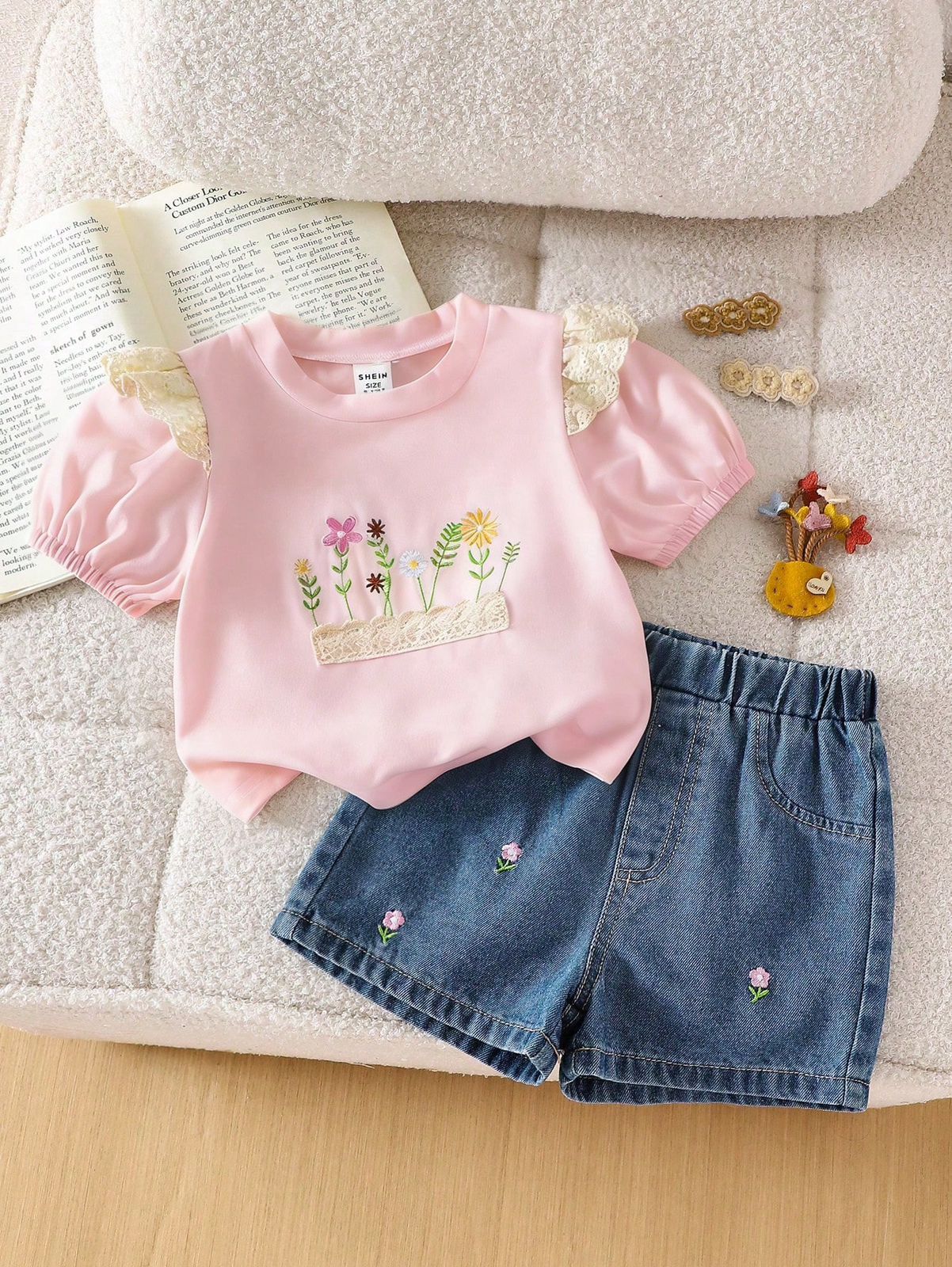 طقم بناتى شي ان توب ورد +شورت جينز ورد